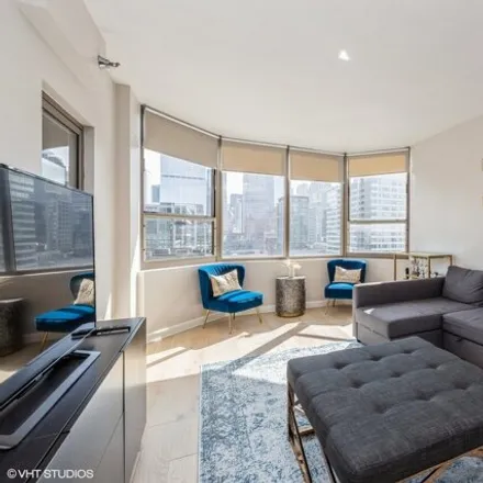 Image 2 - City View Tower, 720 West Randolph Street, Chicago, IL 60661, USA - House for rent