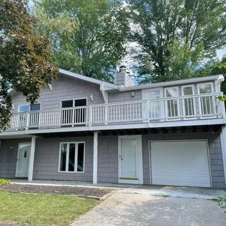Buy this 4 bed house on 9 Bayshore Drive in Cicero, Hamilton County