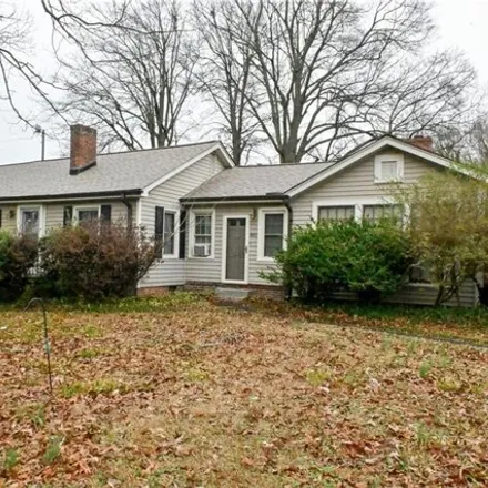 Image 2 - 1811 W Davis St, Burlington, North Carolina, 27215 - House for sale