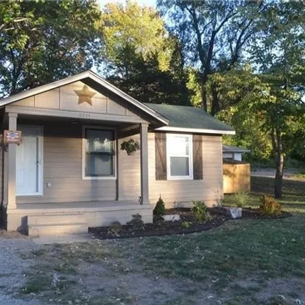 Buy this 2 bed house on 6711 Manchester Ave in Kansas City, Missouri