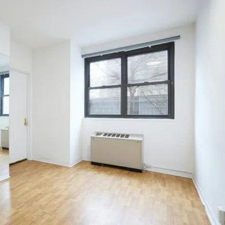 Image 2 - 221 West 66th Street, New York, NY 10023, USA - Apartment for sale