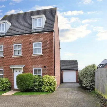 Buy this 5 bed house on unnamed road in Droitwich Spa, WR9 8FB