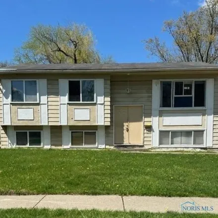 Buy this 3 bed house on 92 Bloomfield Avenue in Toledo, OH 43607
