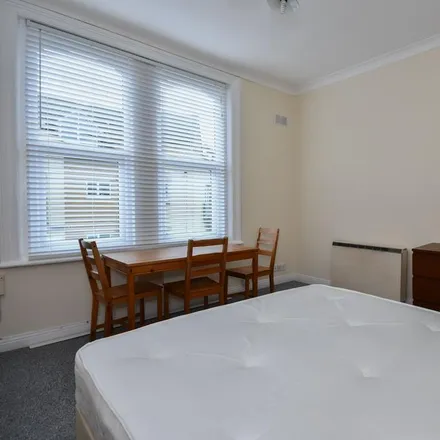 Image 7 - 8, 10 Bradburne Road, Bournemouth, BH2 5SS, United Kingdom - Apartment for rent