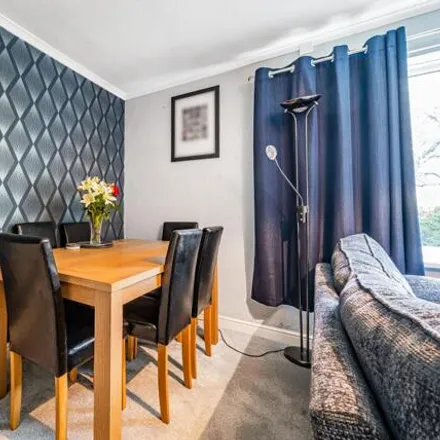 Image 3 - Wyncliffe Court, Leeds, LS17 6HE, United Kingdom - Apartment for sale