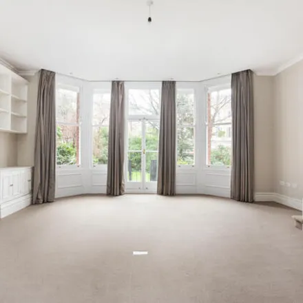 Rent this 3 bed room on 7 Cresswell Gardens in London, SW5 0BQ