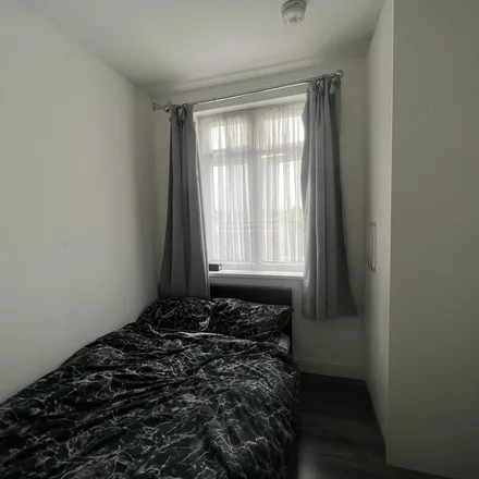 Image 7 - Studley Drive, London, IG4 5AH, United Kingdom - Apartment for rent