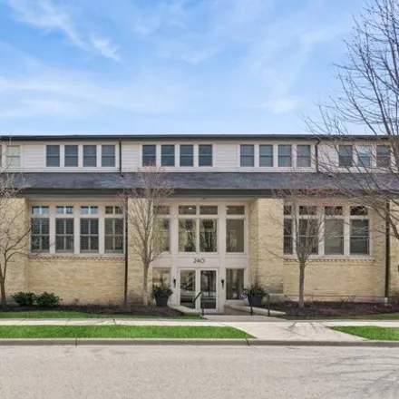 Buy this 5 bed condo on 240;260 Whistler Road in Highland Park, IL 60035