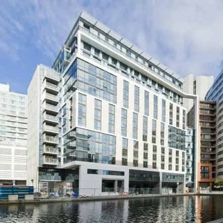 Rent this 3 bed apartment on Saunders Apartments in Merchant Street, London