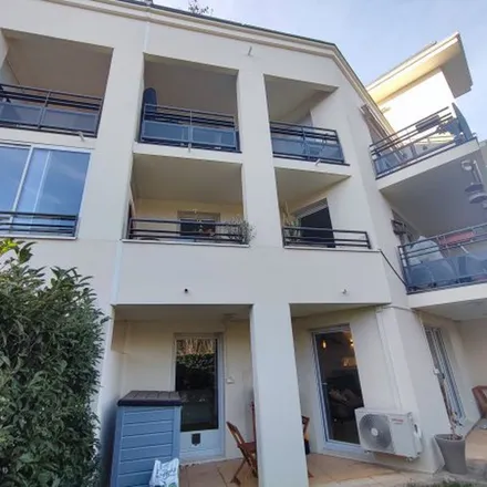 Rent this 3 bed apartment on 146 Avenue Franklin Roosevelt in 69500 Bron, France