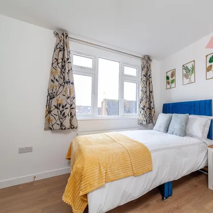 Rent this 1 bed room on 10 Lance Road in London, HA1 4BL