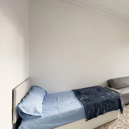 Rent this 6 bed room on University of Barcelona in Gran Via de les Corts Catalanes, 08001 Barcelona