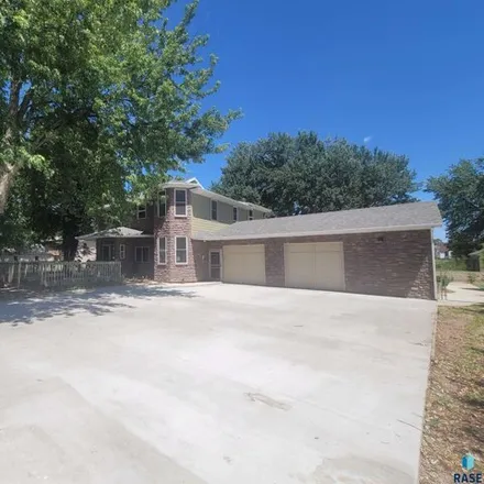 Image 2 - 3536 North 9th Avenue, Froelich Addition, Sioux Falls, SD 57104, USA - House for sale