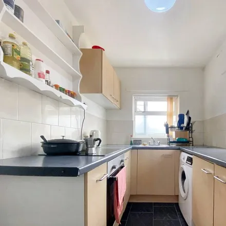 Image 5 - Raybould's Fold, Dudley Wood, DY2 9QA, United Kingdom - Apartment for rent