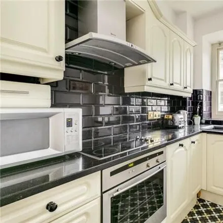 Image 3 - 48/49 Queen's Gate, London, SW7 5QL, United Kingdom - Apartment for sale