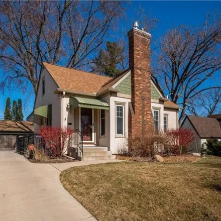 Buy this 4 bed house on 1015 Hoyt Avenue West in Saint Paul, MN 55117