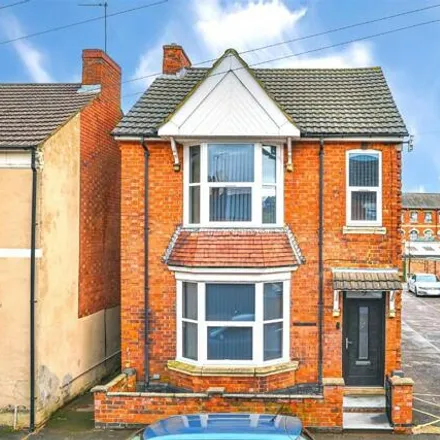 Buy this 5 bed house on Masonic Hall in York Road, Kettering
