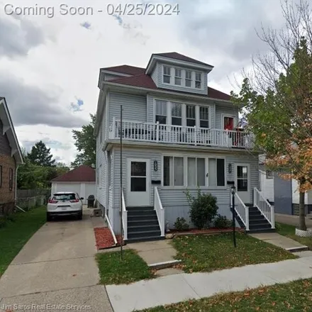 Buy this 4 bed house on 1065 Wayburn Street in Grosse Pointe Park, MI 48230