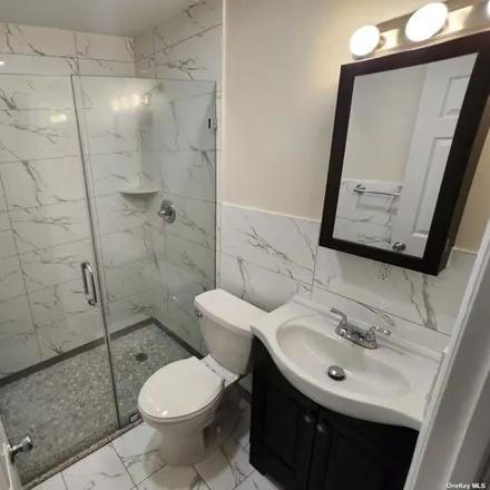 Image 3 - 170-17 107th Avenue, New York, NY 11433, USA - House for sale