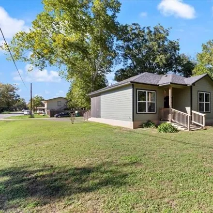 Image 2 - 100 Martin Luther King Drive, Smithville, TX 78957, USA - House for sale