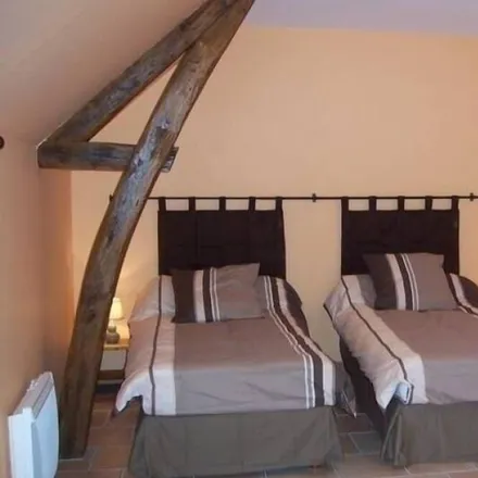 Rent this 3 bed townhouse on Devant de Châtre in 45190 Cravant, France
