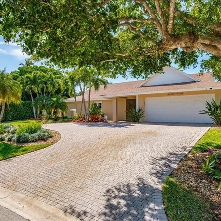 Image 2 - 10 Sabre Cay, Naples, FL 34102, USA - House for sale