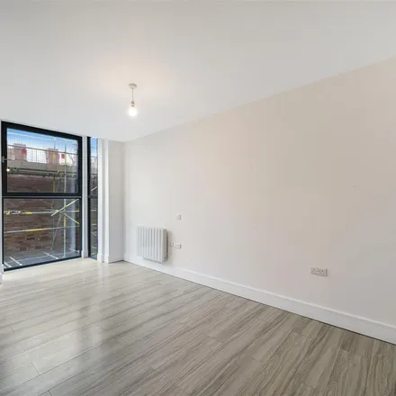 Image 2 - Staines Road, London, TW14 8RX, United Kingdom - Apartment for rent