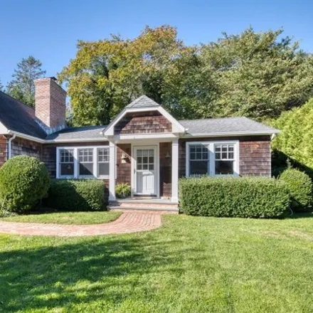 Rent this 3 bed house on 79 Miller Lane East in Freetown, East Hampton North