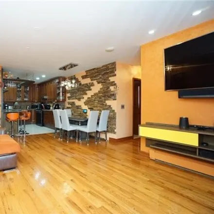 Image 5 - 2801 East 11th Street, New York, NY 11235, USA - Condo for sale