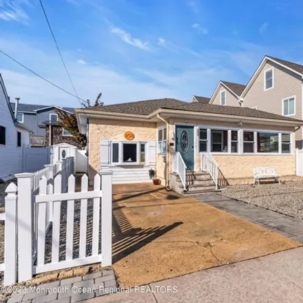 Rent this 3 bed house on Mark III Motel in Carteret Avenue, Seaside Heights