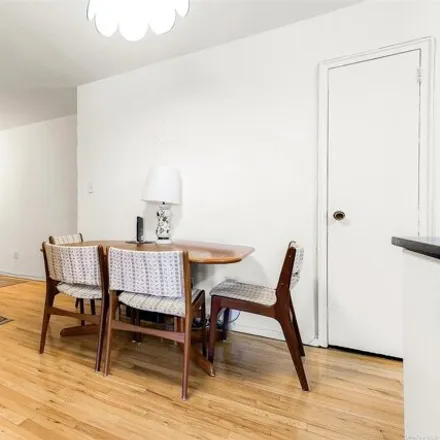 Image 6 - 67-50 Thornton Place, New York, NY 11374, USA - Apartment for sale