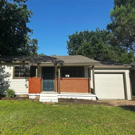 Rent this 2 bed house on 1376 Bennett Drive in Arlington, TX 76013