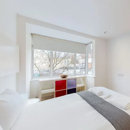 Image 6 - London, W3 6SH, United Kingdom - Apartment for rent