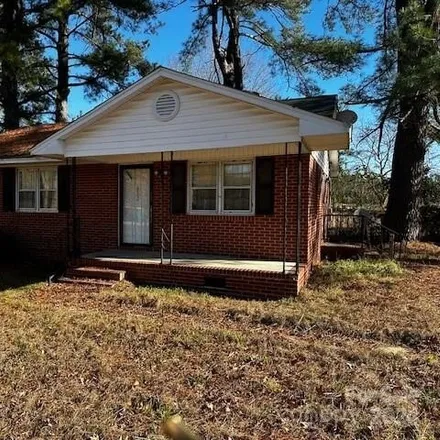 Buy this 2 bed house on 816 Marshall Street in Cheraw, SC 29520