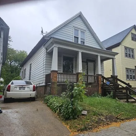 Buy this 4 bed house on 2842 North 16th Street in Milwaukee, WI 53206
