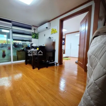 Rent this 2 bed apartment on 서울특별시 강남구 역삼동 686-7
