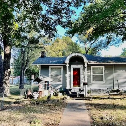 Buy this 3 bed house on 1311 West 6th Street in Okmulgee, OK 74447