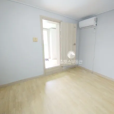 Rent this studio apartment on 서울특별시 송파구 가락동 96-8