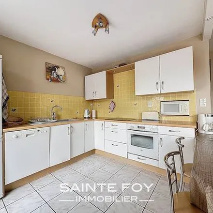 Image 8 - 2 Place Sathonay, 69001 Lyon, France - Apartment for rent