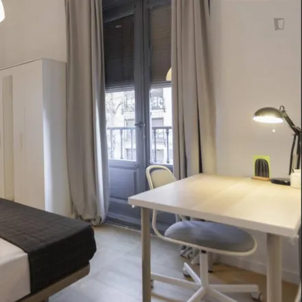 Rent this 5 bed room on Madrid in Calle de Santa Engracia, 61