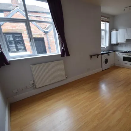 Image 2 - Northcoat Place, Northcote Place, Newcastle-under-Lyme, ST5 1JF, United Kingdom - Apartment for rent