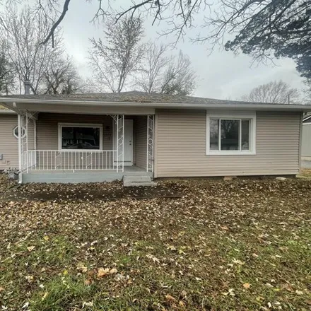 Buy this 3 bed house on 1032 East Cherokee Street in Springfield, MO 65807