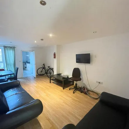 Rent this 6 bed townhouse on 8 Frederick Grove in Nottingham, NG7 1SG