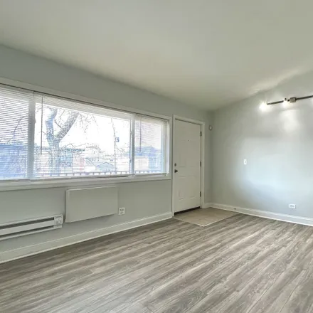 Image 3 - 5842 West Fullerton Avenue, Chicago, IL 60639, USA - House for rent