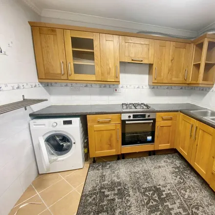 Rent this 3 bed apartment on Hydefield Court in London, N9 9HH