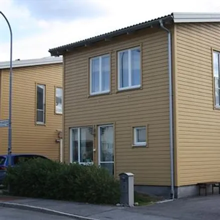 Rent this 4 bed house on Kronogårdsvägen 8 in 174 62 Sundbybergs kommun, Sweden