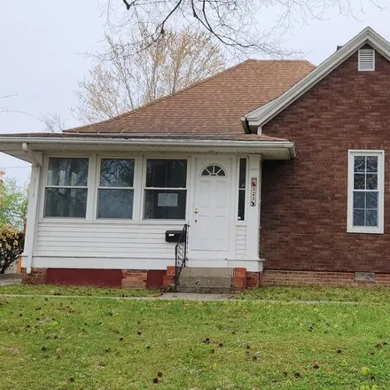 Buy this 2 bed house on 323 North Pear Street in Mount Carmel, IL 62863