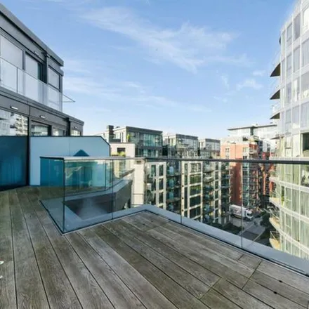 Rent this 3 bed apartment on A217 in London, SW18 1GY