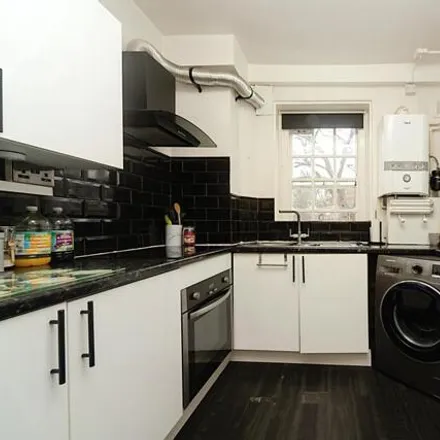 Image 7 - Naylor House, Albion Avenue, London, SW8 4TY, United Kingdom - Apartment for sale