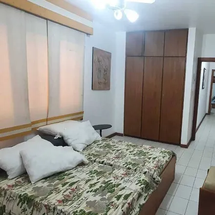 Rent this studio apartment on Guarujá